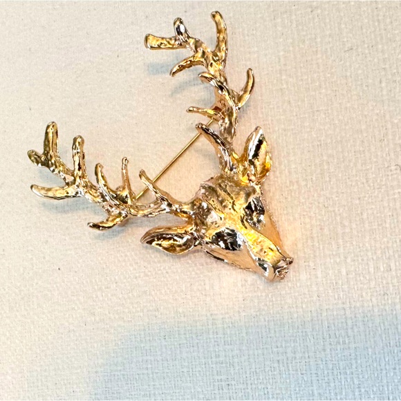๐ต 3/ $15 - Reindeer Golden Holiday Pin - Picture 7 of 8